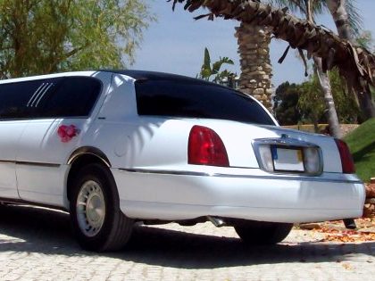 Transporte de limousine (Lincoln branca ou preta)